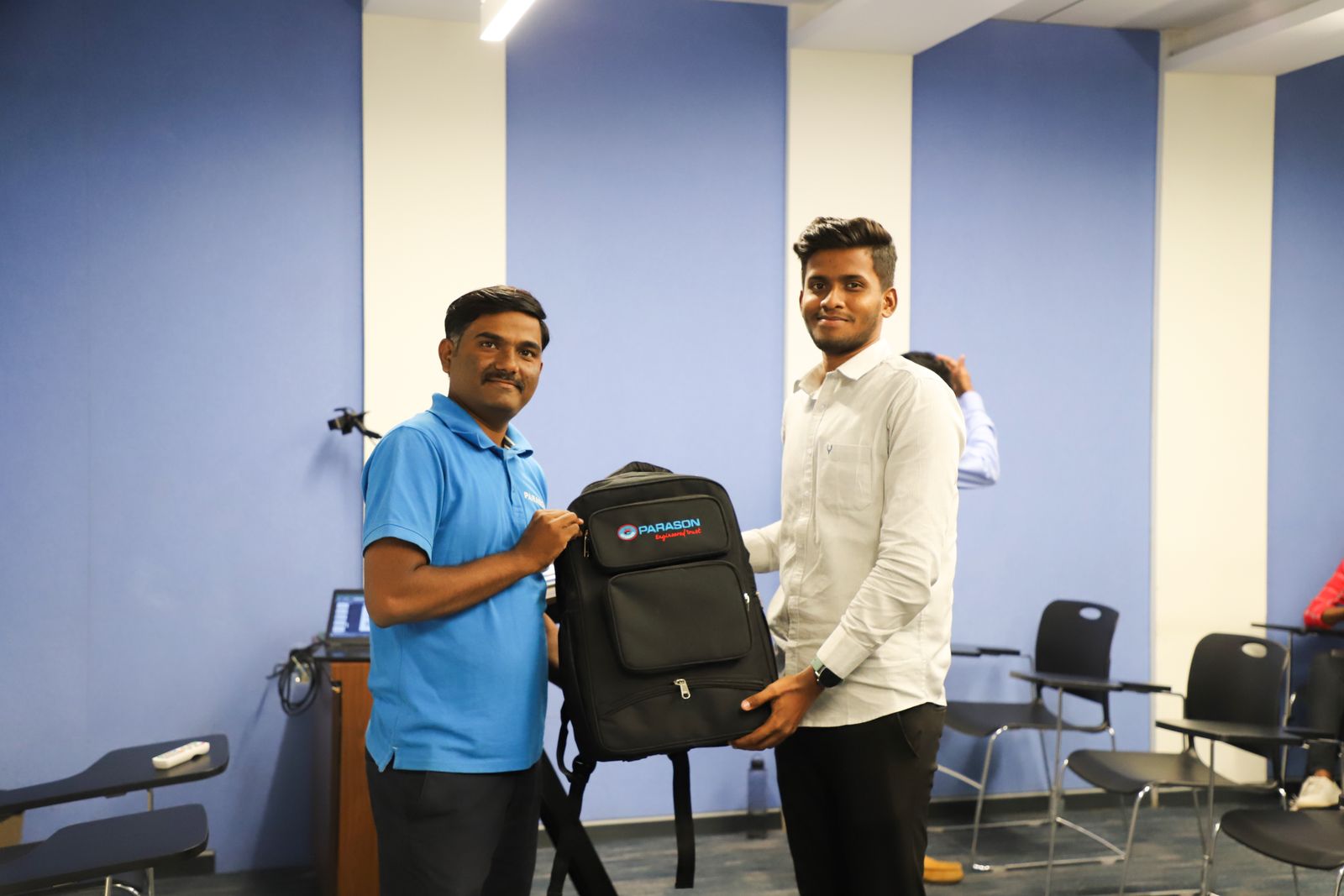 Kit de boas-vindas para novos colaboradores da Parason 1